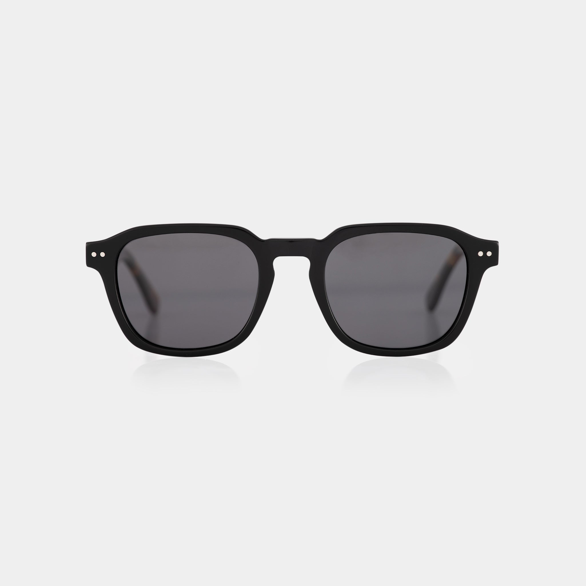 The Fento Nova Black Tortoise sunglasses combine rich acetate texture with timeless design, delivering effortless elegance and all-day comfort.